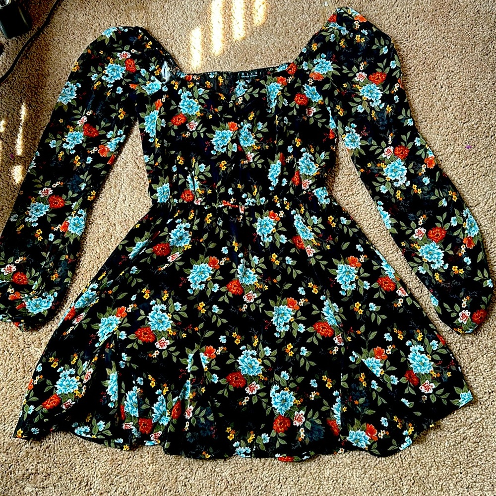 Trixxi Floral Mini Dress | Size Small | Perfect conditions | 100% polyester